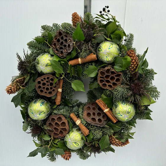 Black Ivy Wreath - 12"