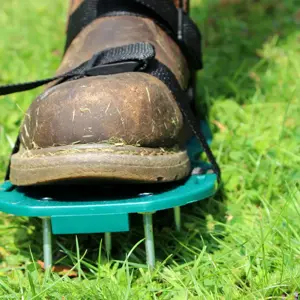 Bosmere Spiked Lawn Aerating Shoes - image 2