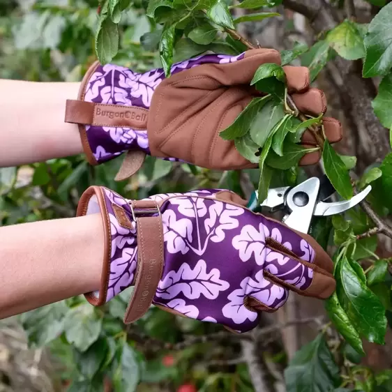 Burgon & Ball Oak Leaf Gloves - Plum S/M - image 1