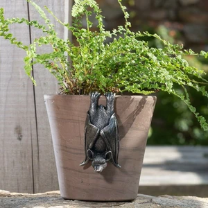 Hanging Bat Pot Buddy - image 3