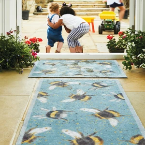Hug Rug Bee Runner - image 2