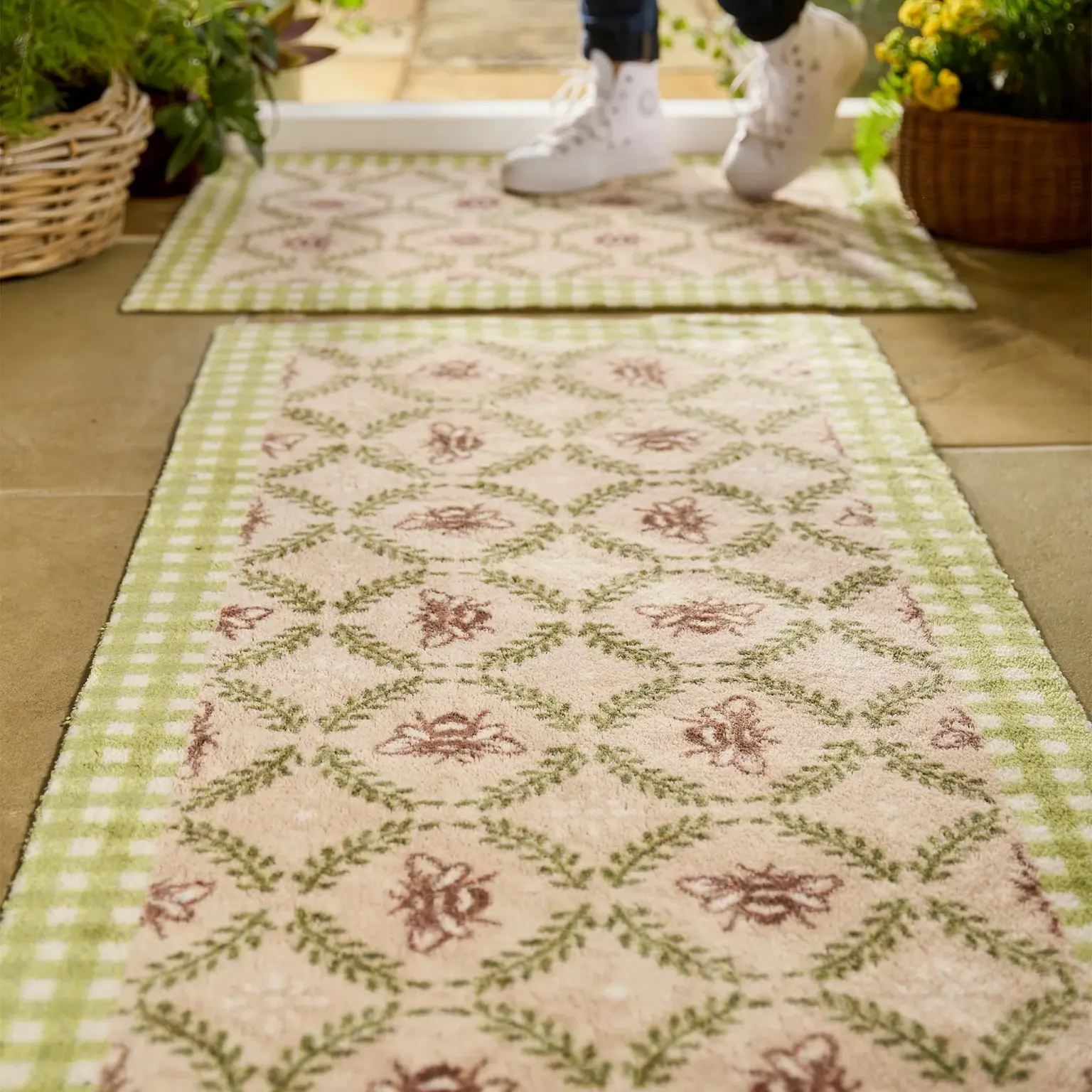 Hug Rug Beehive Runner - Cowell's Garden Centre | Woolsington