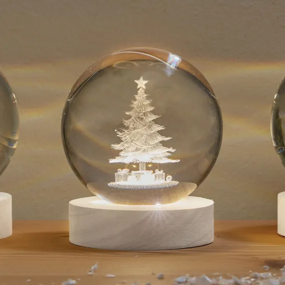 Illuminated Tree Globall