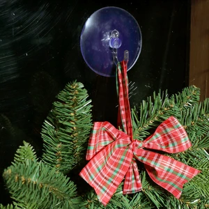 Suction Cup Wreath Hanger