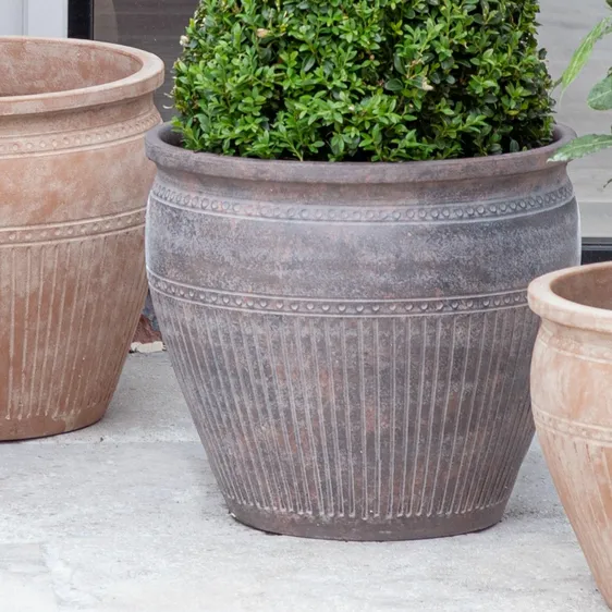 Ivyline Tuscan Mocha Ribbed Planter Ø29cm - image 1