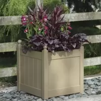Planters & Raised Beds